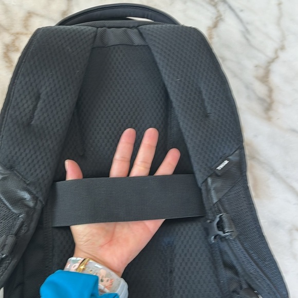 THULE SWEDEN Accent Backpack 23L Black UNISEX Backpack - Picture 12 of 16